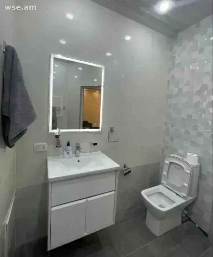 3-սենյականոց, 90 մ², 8/12 հարկ, Նալբանդյան փողոց 7/1