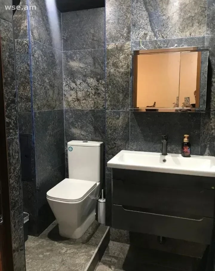3 սենյականոց, 98 մ², 2/4 հարկ, Սարյան փողոց 10