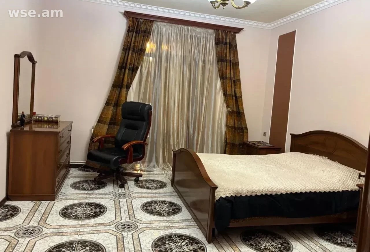 3 սենյականոց, 98 մ², 2/4 հարկ, Սարյան փողոց 10