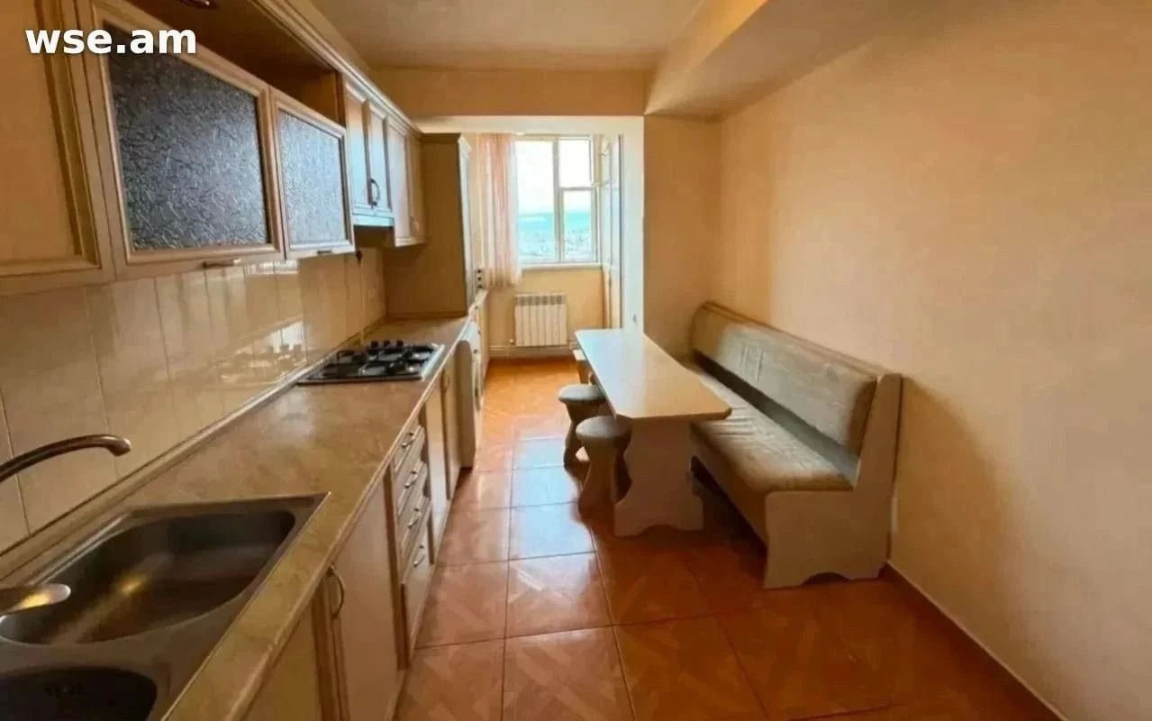 3-комн., 80 м², 7/17 эт., ул. Молдовакан 27
