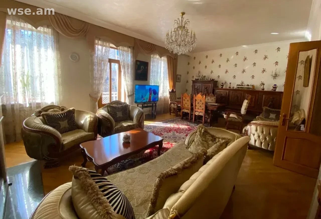 5 սենյականոց, 250 մ², 3/3 հարկ, Նալբանդյան փողոց 49