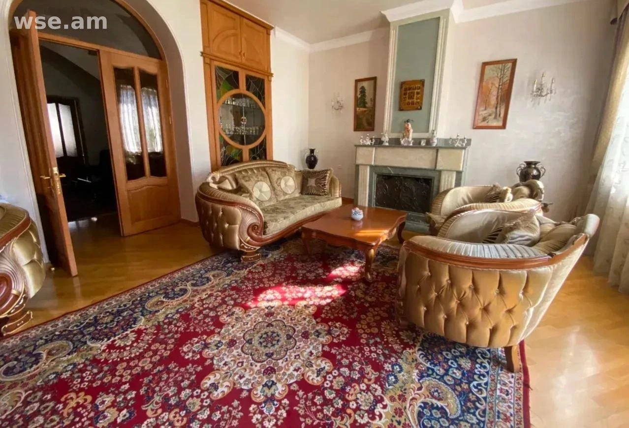 5 սենյականոց, 250 մ², 3/3 հարկ, Նալբանդյան փողոց 49