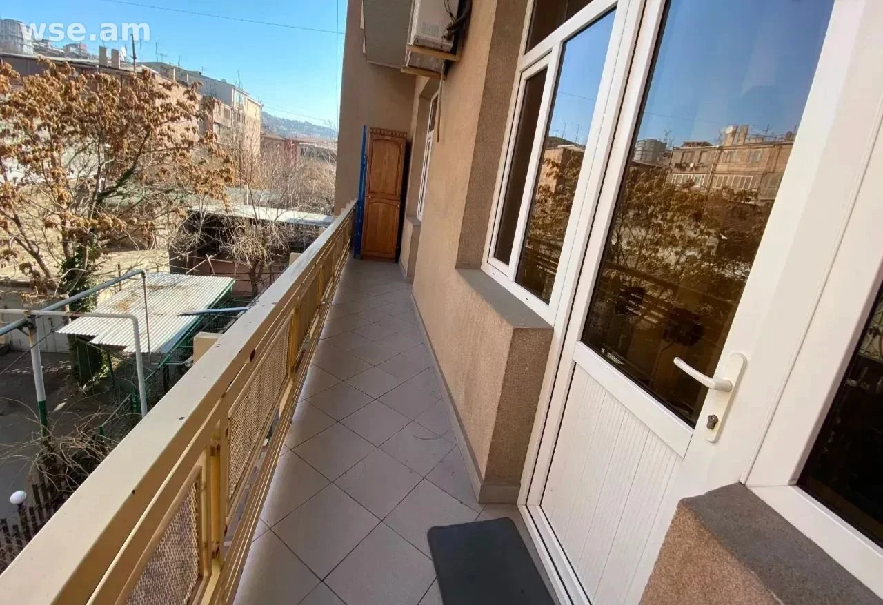 5 սենյականոց, 250 մ², 3/3 հարկ, Նալբանդյան փողոց 49