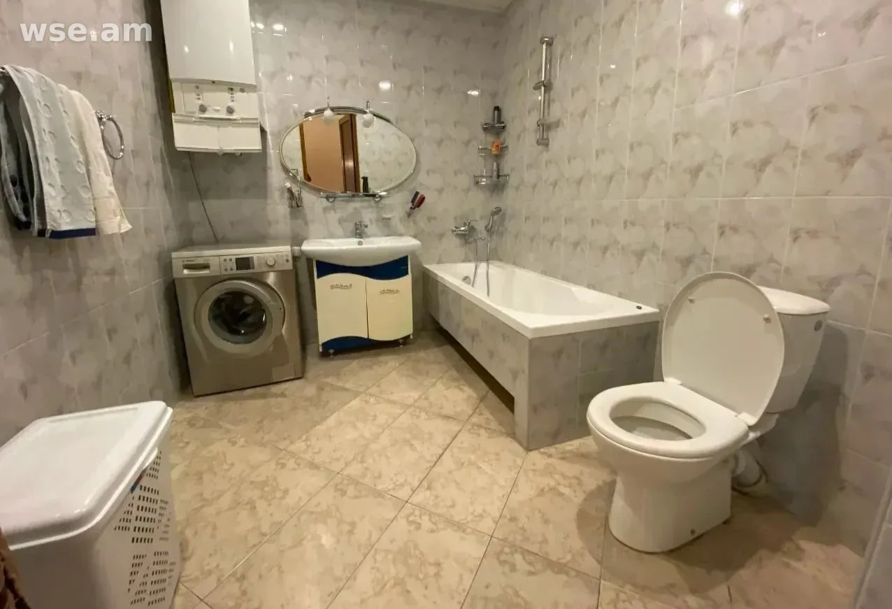 5 սենյականոց, 250 մ², 3/3 հարկ, Նալբանդյան փողոց 49