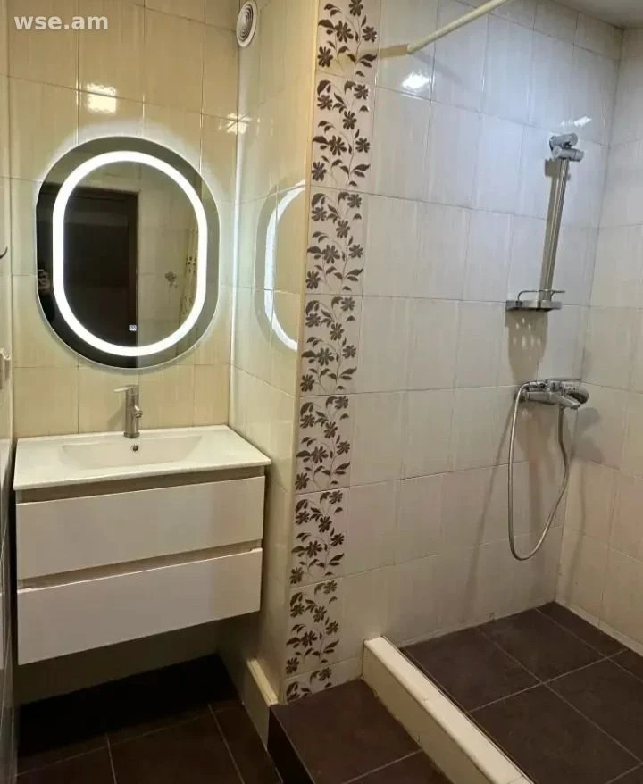 3-room, 72 m², 6/6 floor, Khanjyan street 31