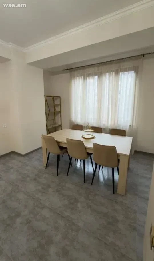 3-комн., 99 м², 2/8 эт., улица Никогаоса Адонца 2/6
