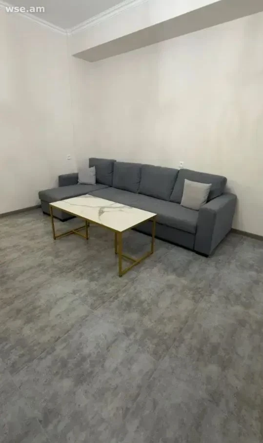 3-комн., 99 м², 2/8 эт., улица Никогаоса Адонца 2/6