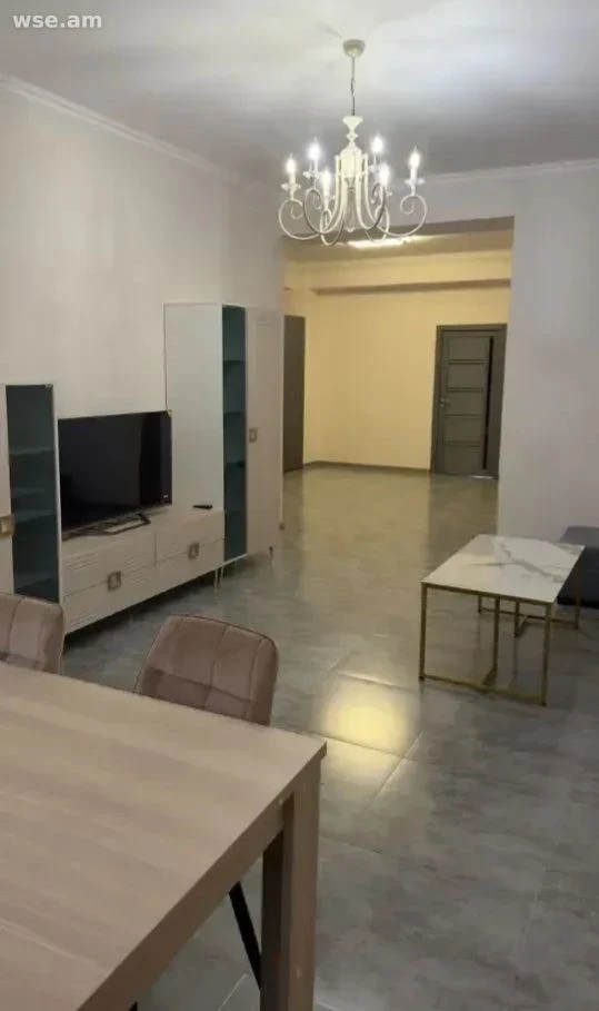 3-комн., 99 м², 2/8 эт., улица Никогаоса Адонца 2/6