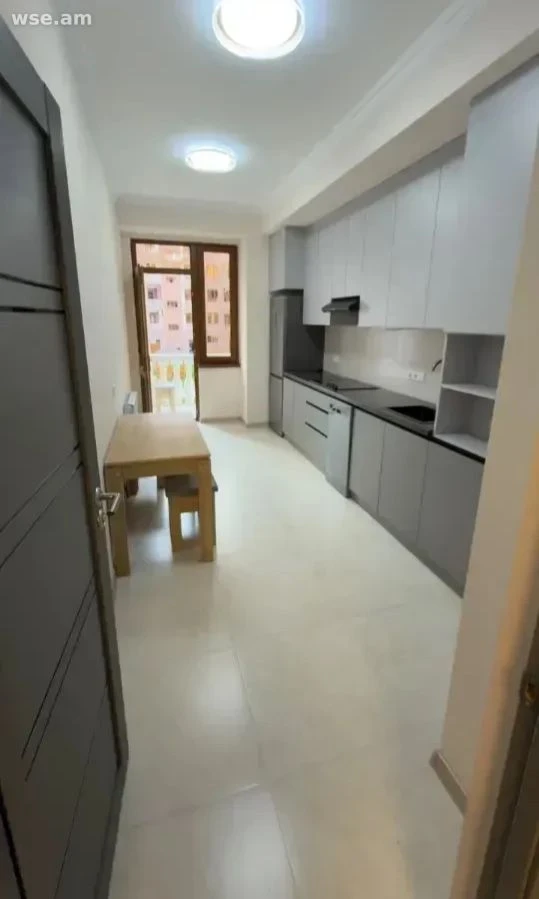 3-комн., 99 м², 2/8 эт., улица Никогаоса Адонца 2/6