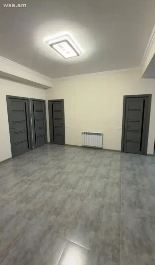 3-комн., 99 м², 2/8 эт., улица Никогаоса Адонца 2/6