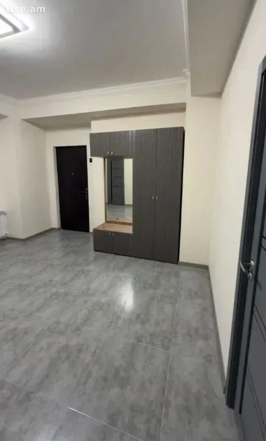 3-комн., 99 м², 2/8 эт., улица Никогаоса Адонца 2/6