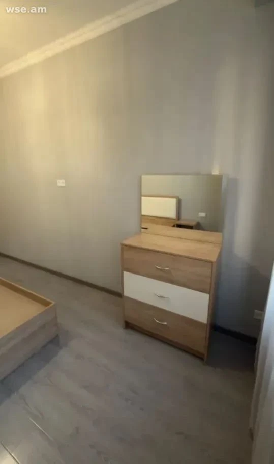 3-комн., 99 м², 2/8 эт., улица Никогаоса Адонца 2/6