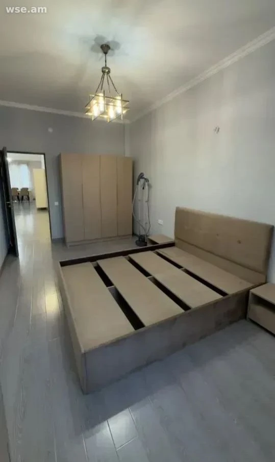 3-комн., 99 м², 2/8 эт., улица Никогаоса Адонца 2/6
