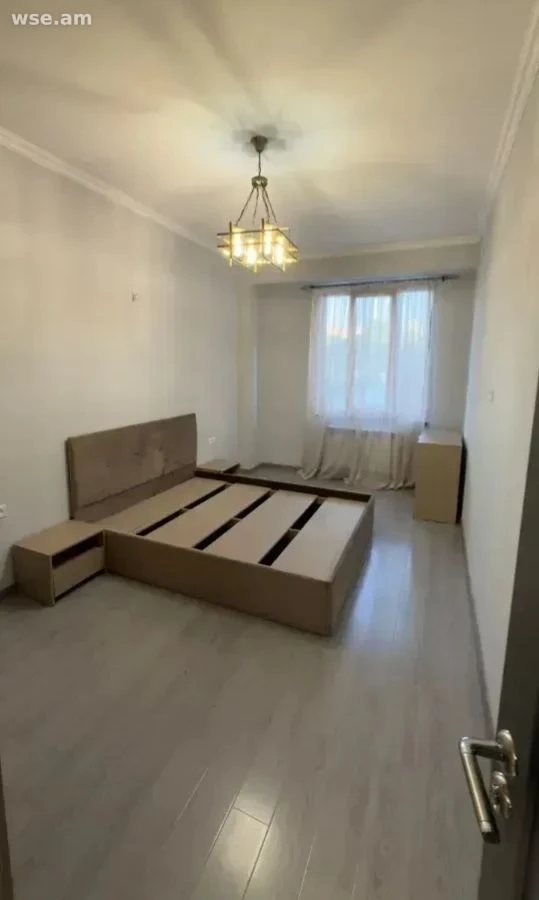 3-комн., 99 м², 2/8 эт., улица Никогаоса Адонца 2/6