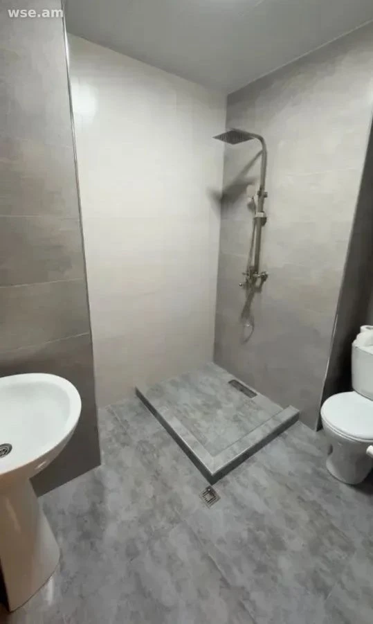 3-комн., 99 м², 2/8 эт., улица Никогаоса Адонца 2/6