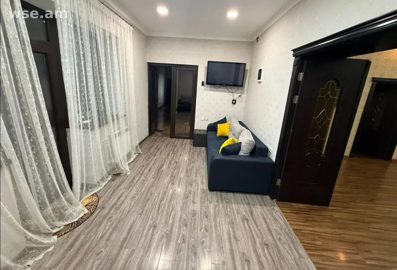 6-սենյականոց տուն, 180 մ², 2-հարկանի, Պոպովի փողոց 4