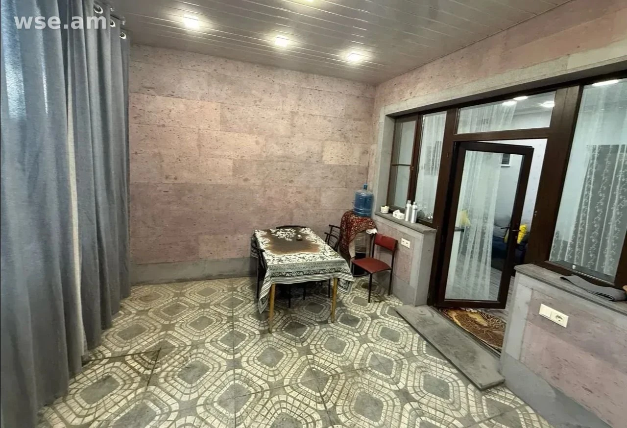 6-սենյականոց տուն, 180 մ², 2-հարկանի, Պոպովի փողոց 4
