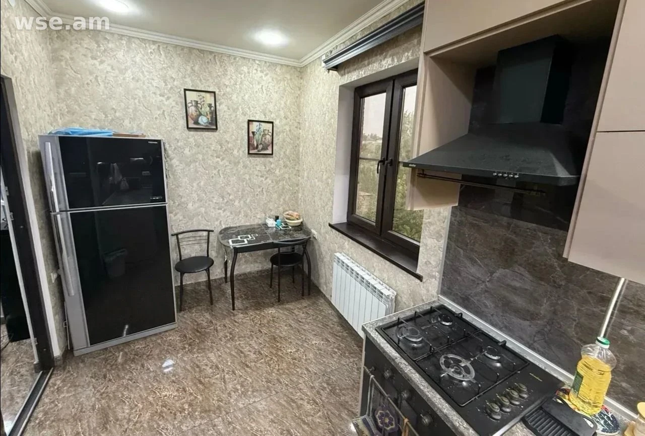 6-սենյականոց տուն, 180 մ², 2-հարկանի, Պոպովի փողոց 4