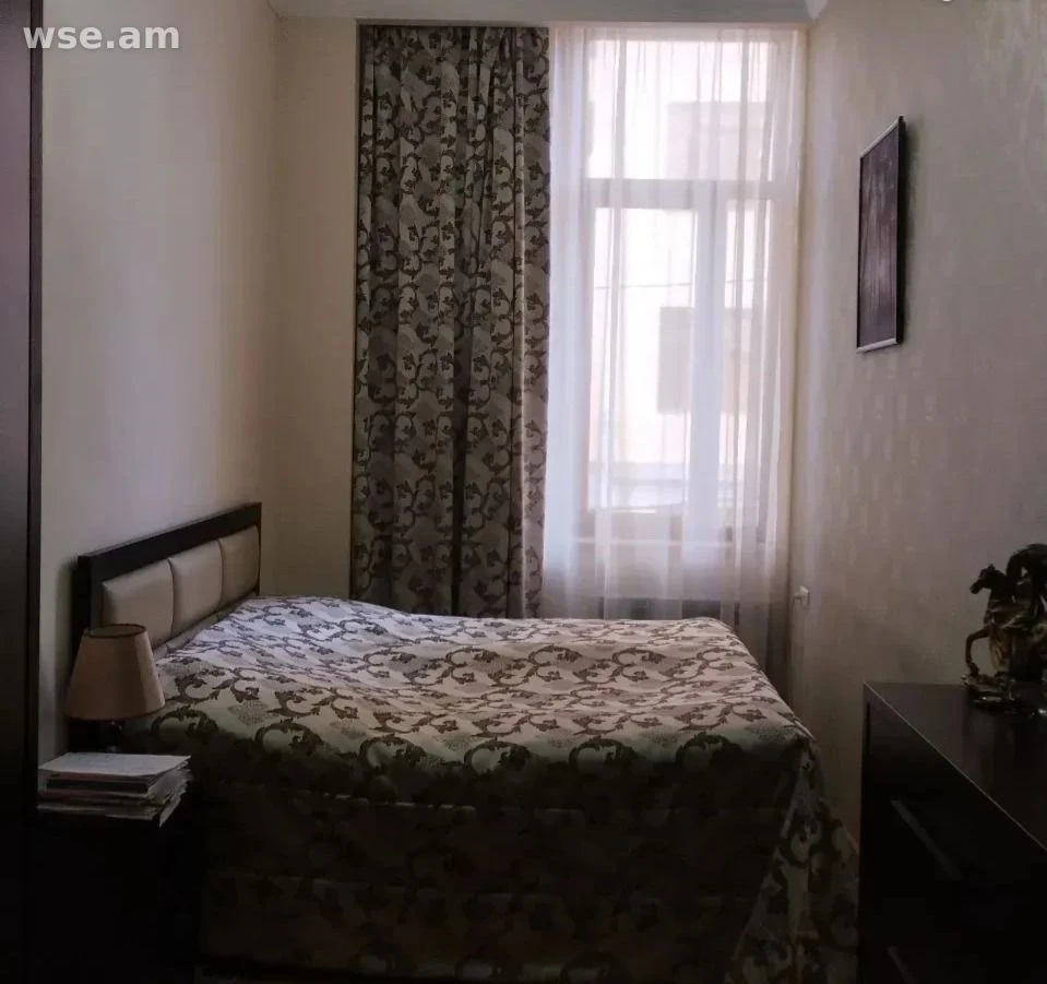 5-սենյականոց, 120 մ², 2/5 հարկ, Նար-Դոսի փողոց 18