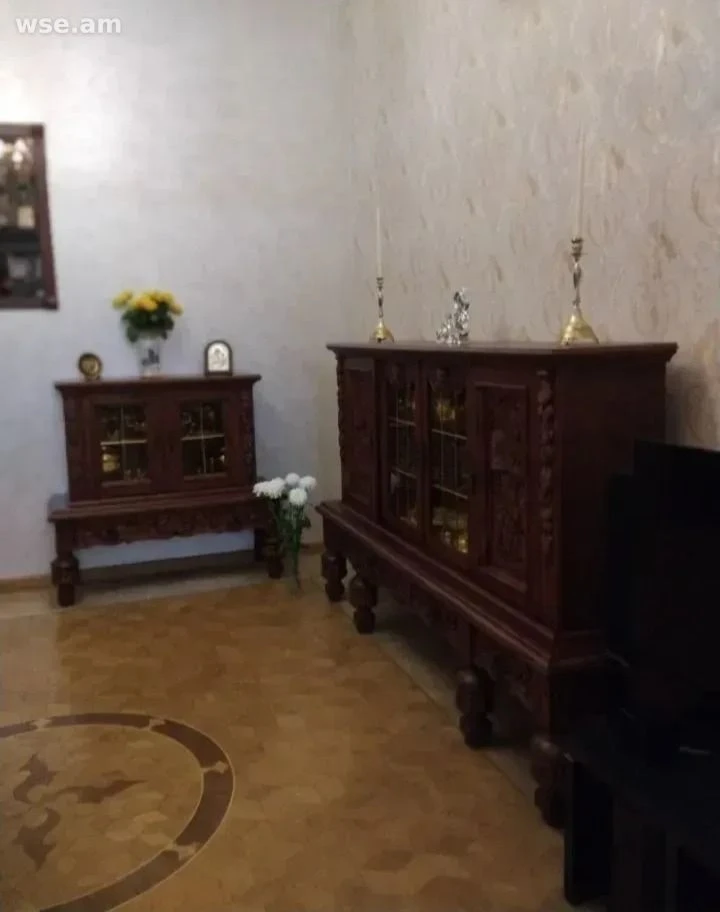 5-սենյականոց, 120 մ², 2/5 հարկ, Նար-Դոսի փողոց 18