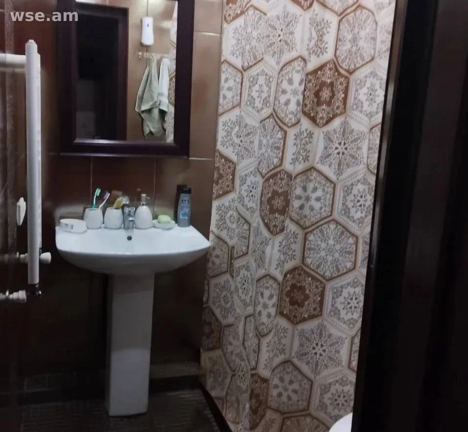 5-սենյականոց, 120 մ², 2/5 հարկ, Նար-Դոսի փողոց 18