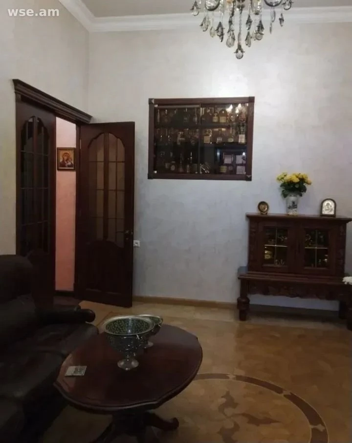 5-սենյականոց, 120 մ², 2/5 հարկ, Նար-Դոսի փողոց 18