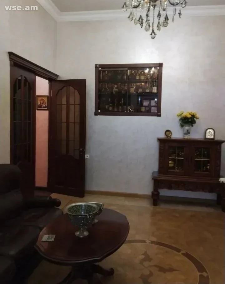 5-սենյականոց, 120 մ², 2/5 հարկ, Նար-Դոսի փողոց 18