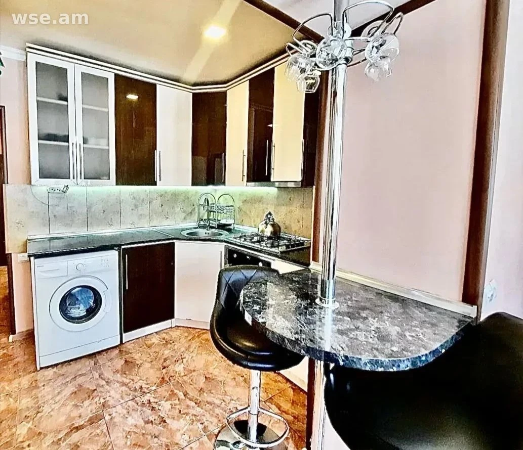 3-սենյականոց, 100 մ², 3/4 հարկ, Մյասնիկյան փողոց 78