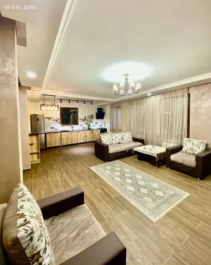 5-bed. house, 250m², 1/2 Mikhail Kalinin Street - 260 000 $