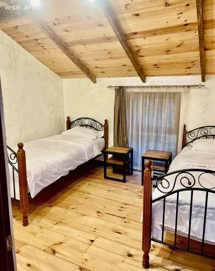 5 սենյականոց առանձնատուն, 250 մ², 3 հարկանի, Միխայիլ Կալինինի փողոց 1/2