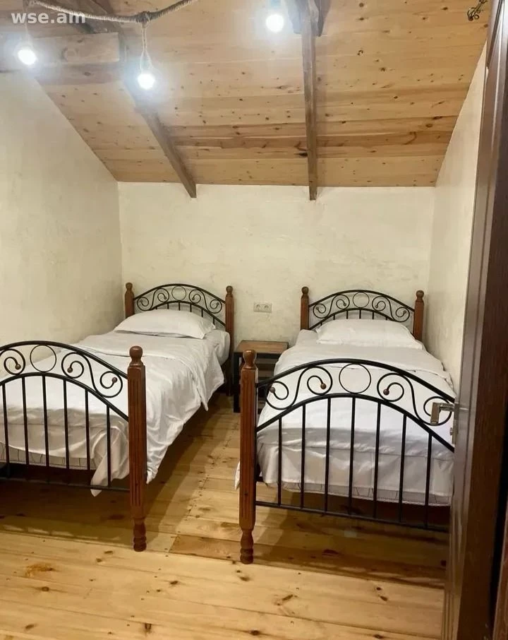 5 սենյականոց առանձնատուն, 250 մ², 3 հարկանի, Միխայիլ Կալինինի փողոց 1/2