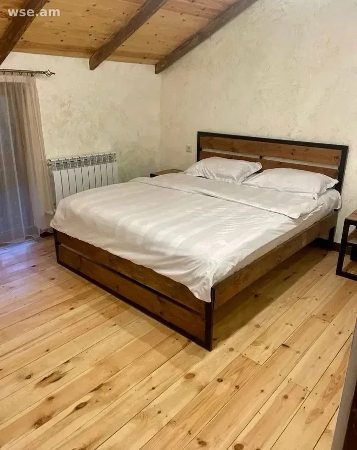 5 սենյականոց առանձնատուն, 250 մ², 3 հարկանի, Միխայիլ Կալինինի փողոց 1/2