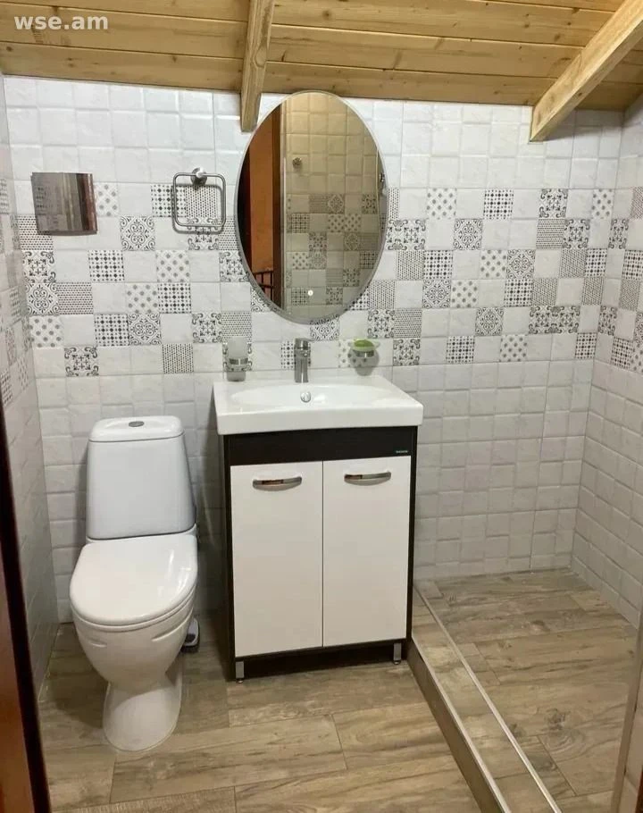 5 սենյականոց առանձնատուն, 250 մ², 3 հարկանի, Միխայիլ Կալինինի փողոց 1/2