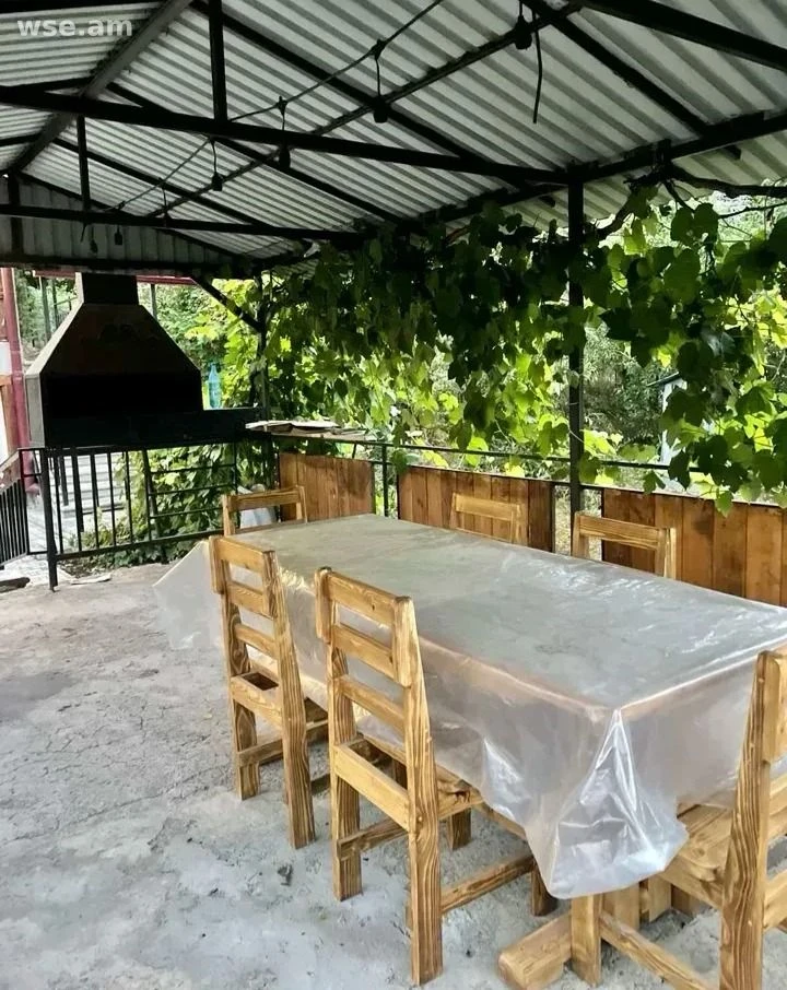 5 սենյականոց առանձնատուն, 250 մ², 3 հարկանի, Միխայիլ Կալինինի փողոց 1/2