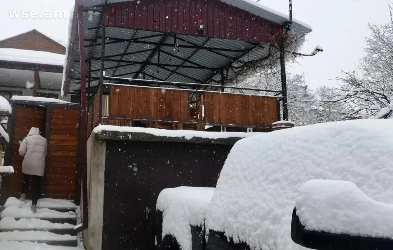 5 սենյականոց առանձնատուն, 250 մ², 3 հարկանի, Միխայիլ Կալինինի փողոց 1/2