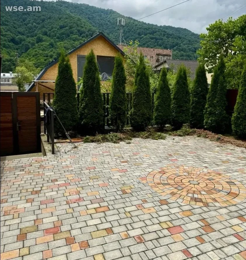 5 սենյականոց առանձնատուն, 250 մ², 3 հարկանի, Միխայիլ Կալինինի փողոց 1/2