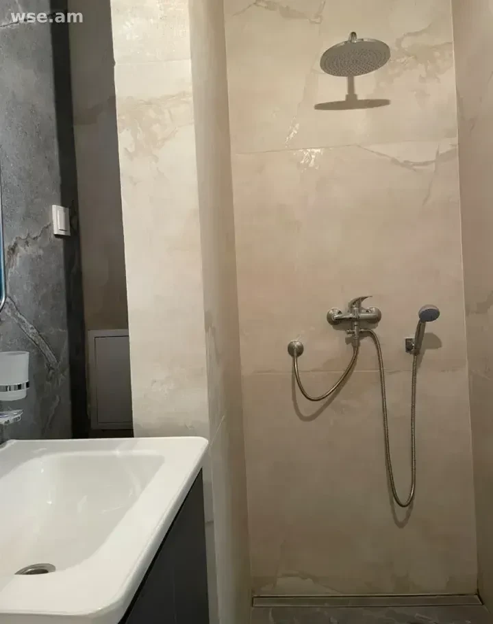 2 սենյականոց, 58 մ², 4/5 հարկ, Գարեգին Հովսեփյան փողոց 24/2