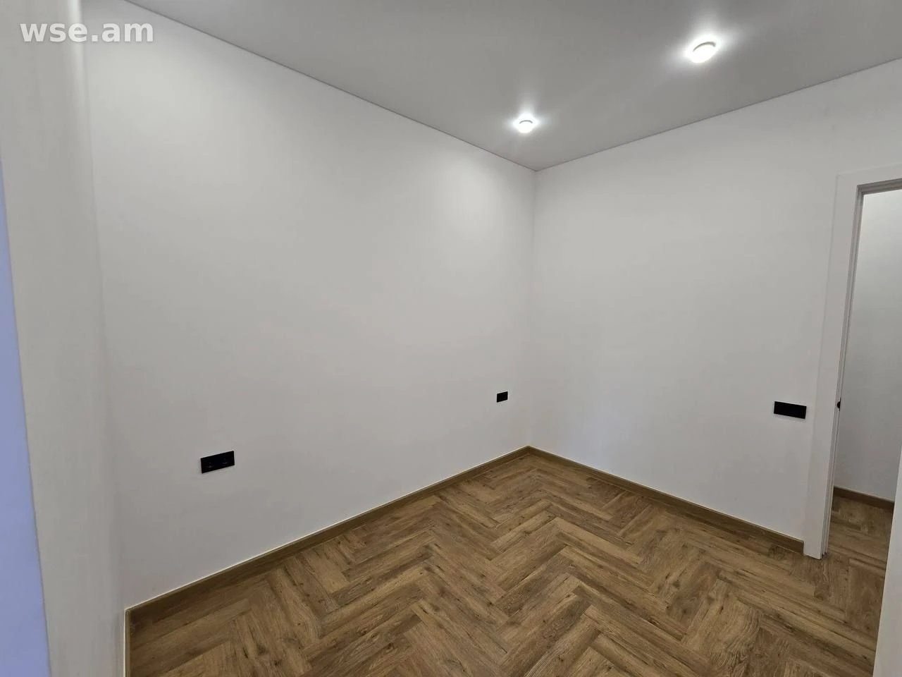 4 սենյականոց, 110 մ², 2/4 հարկ, Թումանյան փողոց 38