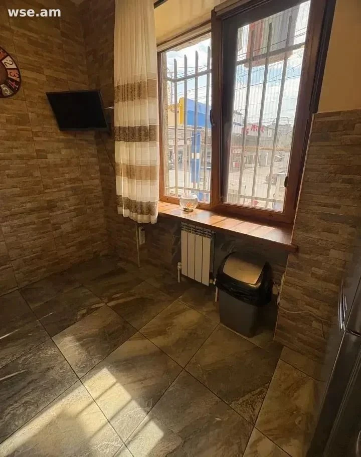 4-комн., 75 м², 2/5 эт., улица Грачья Кочара 27