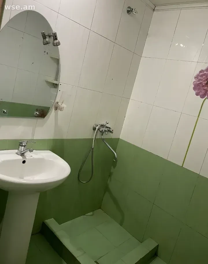 1-комн., 48 м², 1/5 эт., 2-й переулок улицы Араратян 15