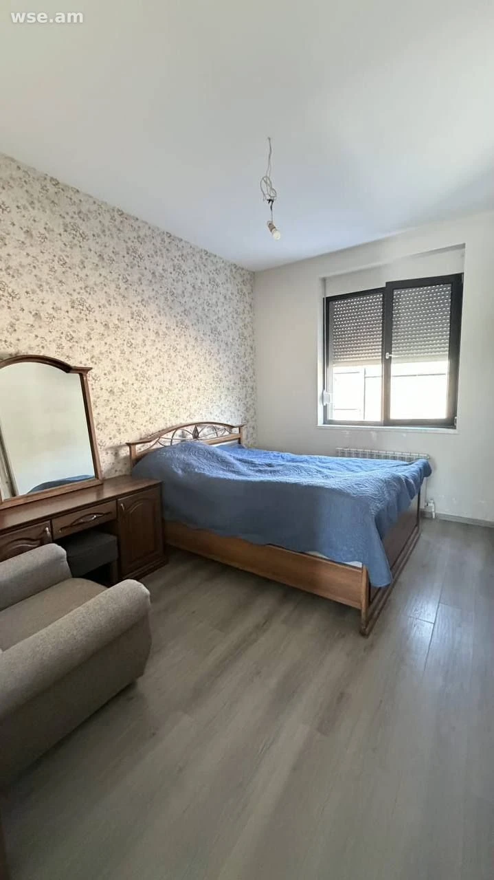 2 - սեն, 400 քմ, 1/1 հարկ, 1-ին փողոցի 2-րդ նրբանցք Դավիթաշեն 13/20
