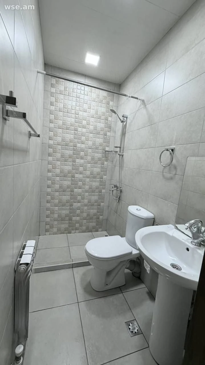 2 - սեն, 400 քմ, 1/1 հարկ, 1-ին փողոցի 2-րդ նրբանցք Դավիթաշեն 13/20
