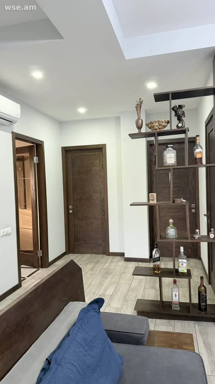 2 - սեն, 400 քմ, 1/1 հարկ, 1-ին փողոցի 2-րդ նրբանցք Դավիթաշեն 13/20