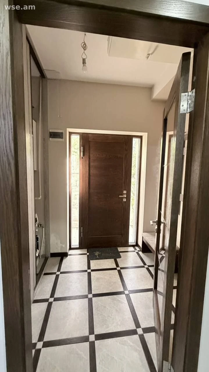 2 - սեն, 400 քմ, 1/1 հարկ, 1-ին փողոցի 2-րդ նրբանցք Դավիթաշեն 13/20