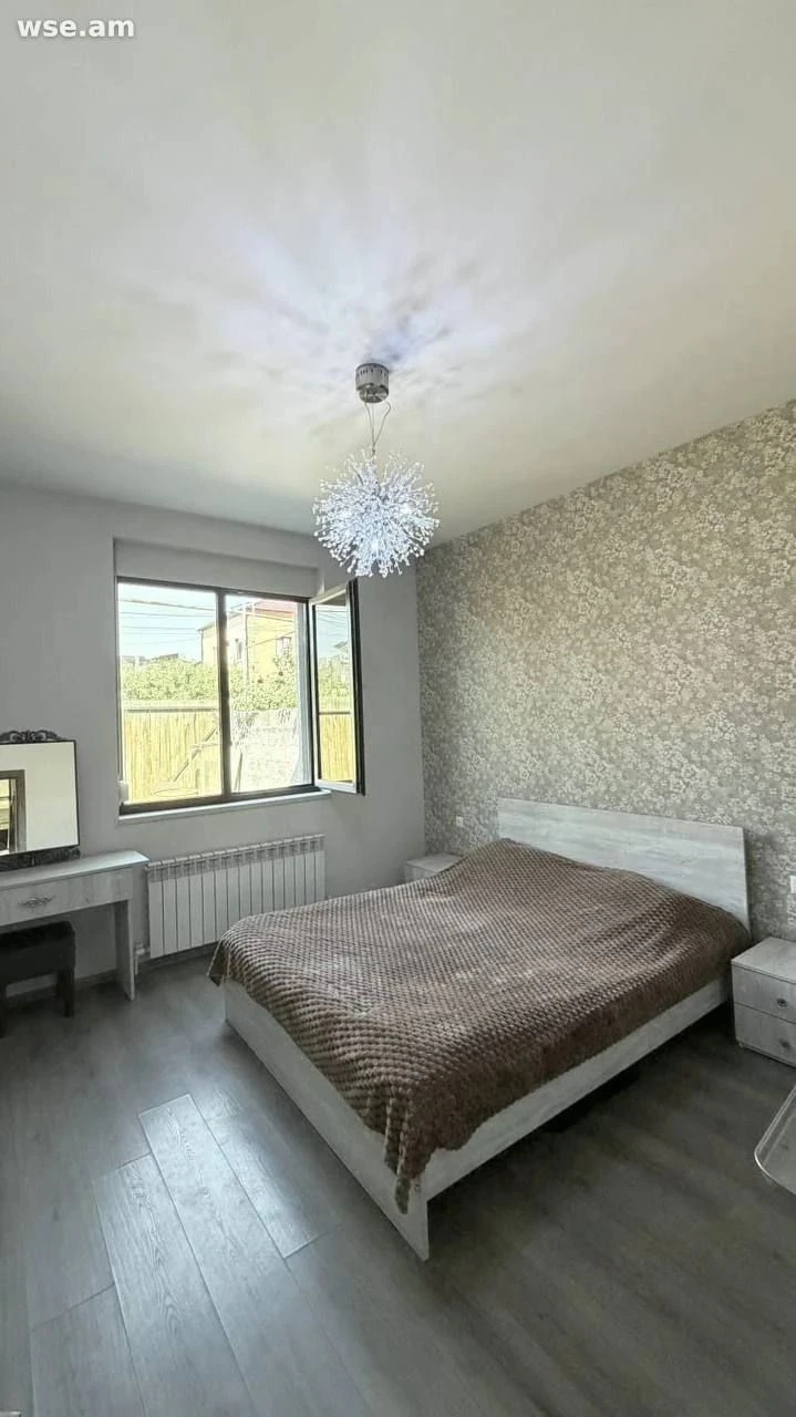 2 - սեն, 400 քմ, 1/1 հարկ, 1-ին փողոցի 2-րդ նրբանցք Դավիթաշեն 13/20