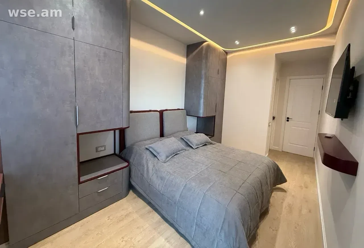 3-room, 90 m², 10/14 fl., Griboyedov Street 48/6