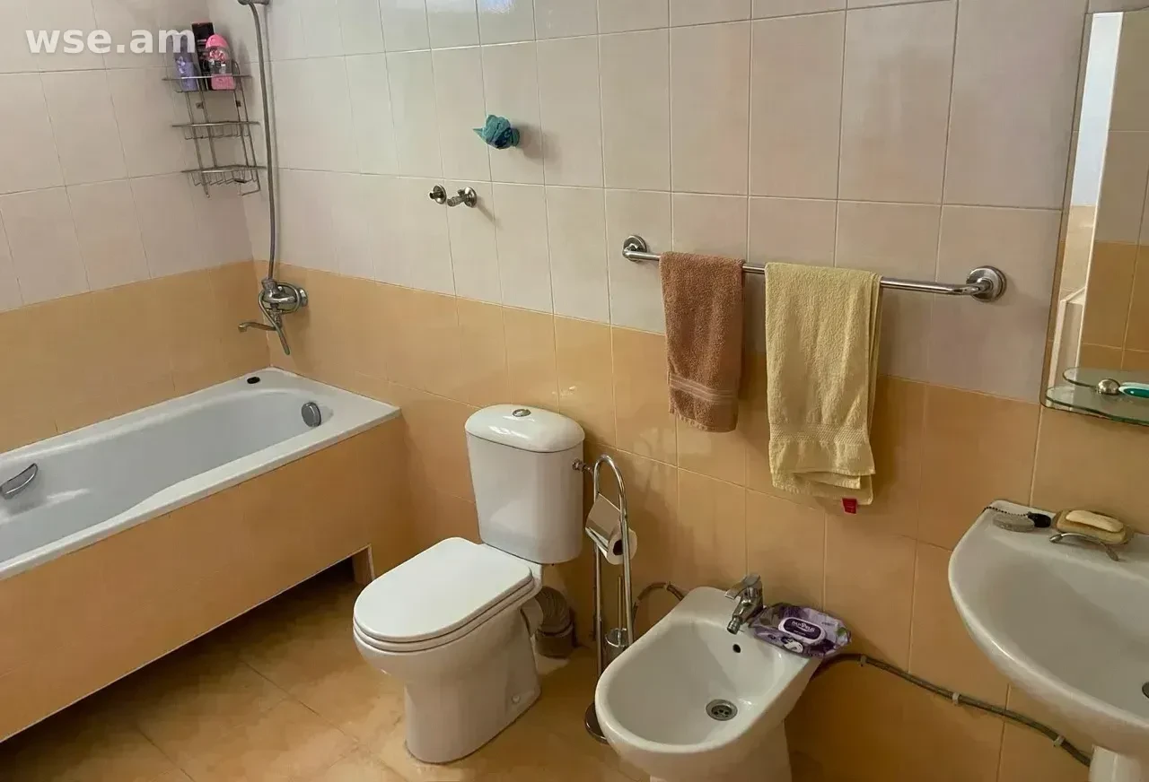6-room house, 350 m², 3-storey, Armenak Armenakyan street 202