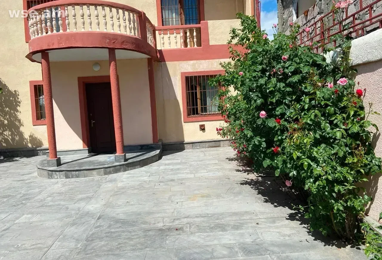 6室独栋住宅, 350㎡, 埃里温Armenak Armenakyan街202号 — 2 200 000 ֏ | WSE.AM