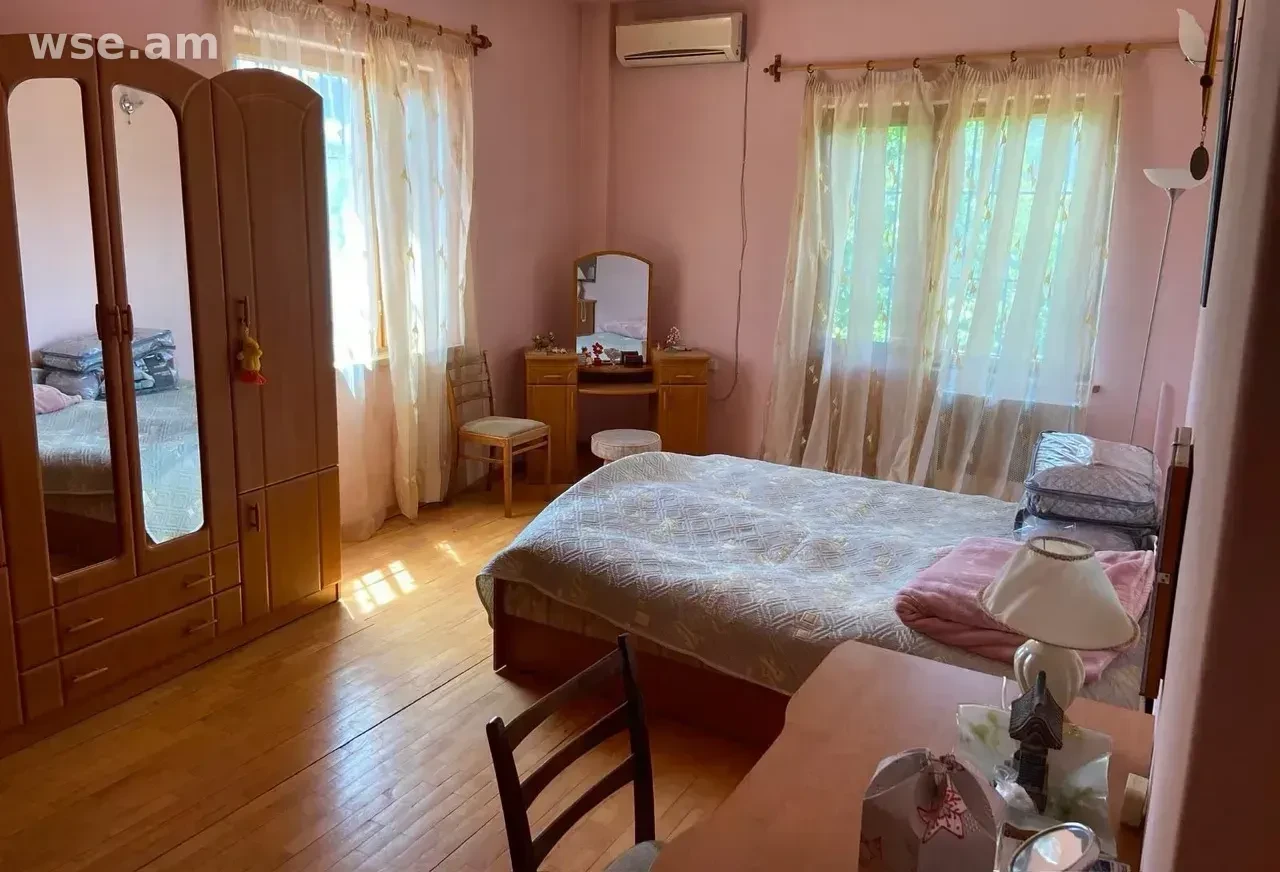 6-room house, 350 m², 3-storey, Armenak Armenakyan street 202