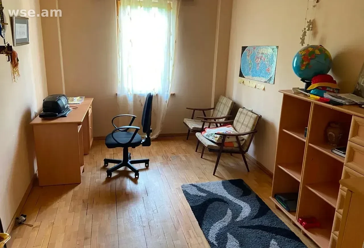 6-room house, 350 m², 3-storey, Armenak Armenakyan street 202